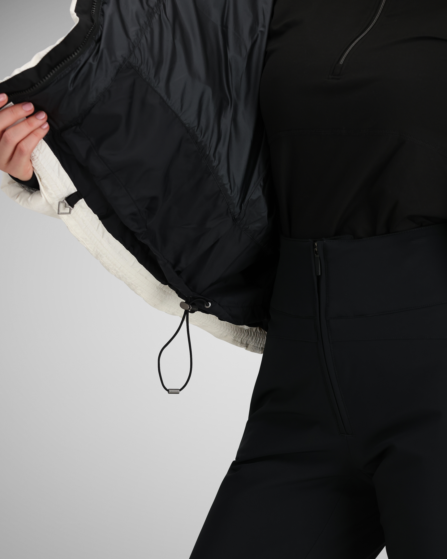 Adjustable hem|On cold snowy days you can gather the hem fabric around your waist to keep out elements. Easy to use and reliable for continual adjustments.