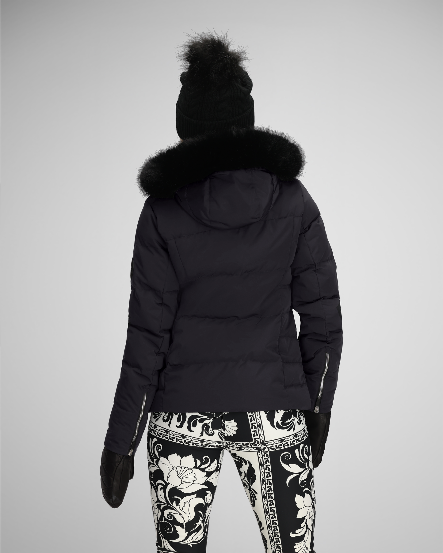 Black | 4 / MODBCK