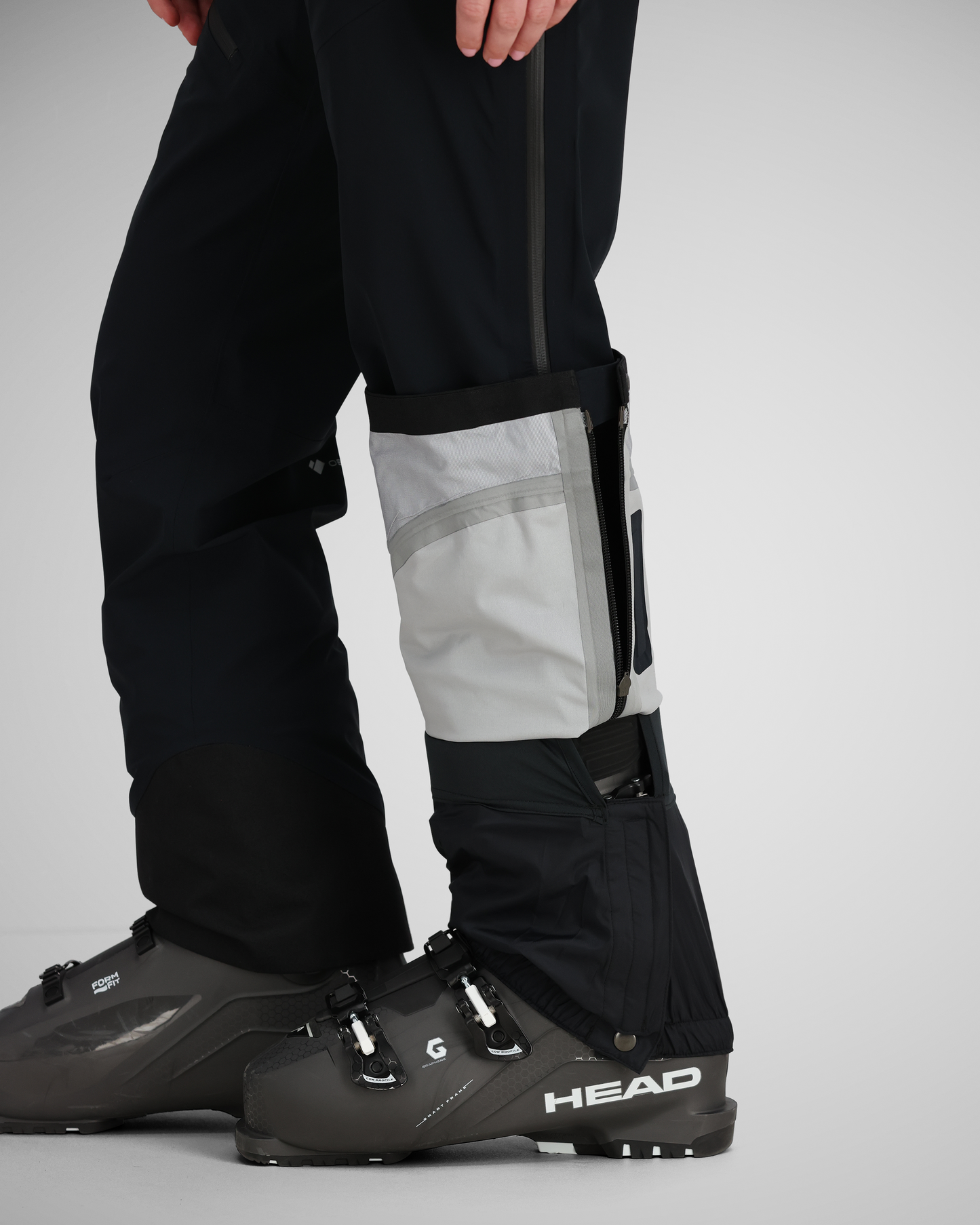 Water-resistant powder cuffs with gripper elastic | Protection from the elements was the prime goal of the design process of these cuffs. Boot gripping elastic ensures top-tier performance.