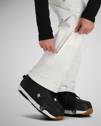 Lower leg pockets | Keep your stuff safe in this hidden pocket that's hidden on the lower pant leg.