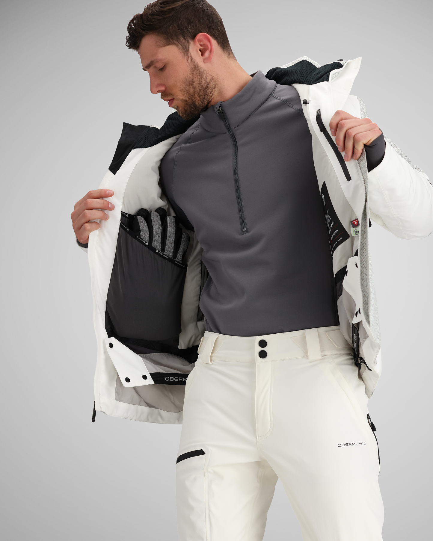 Interior feature array | This jacket offers a variety of interior pockets for electronics and other items such as wallets, keys, goggles, and sunglasses. 