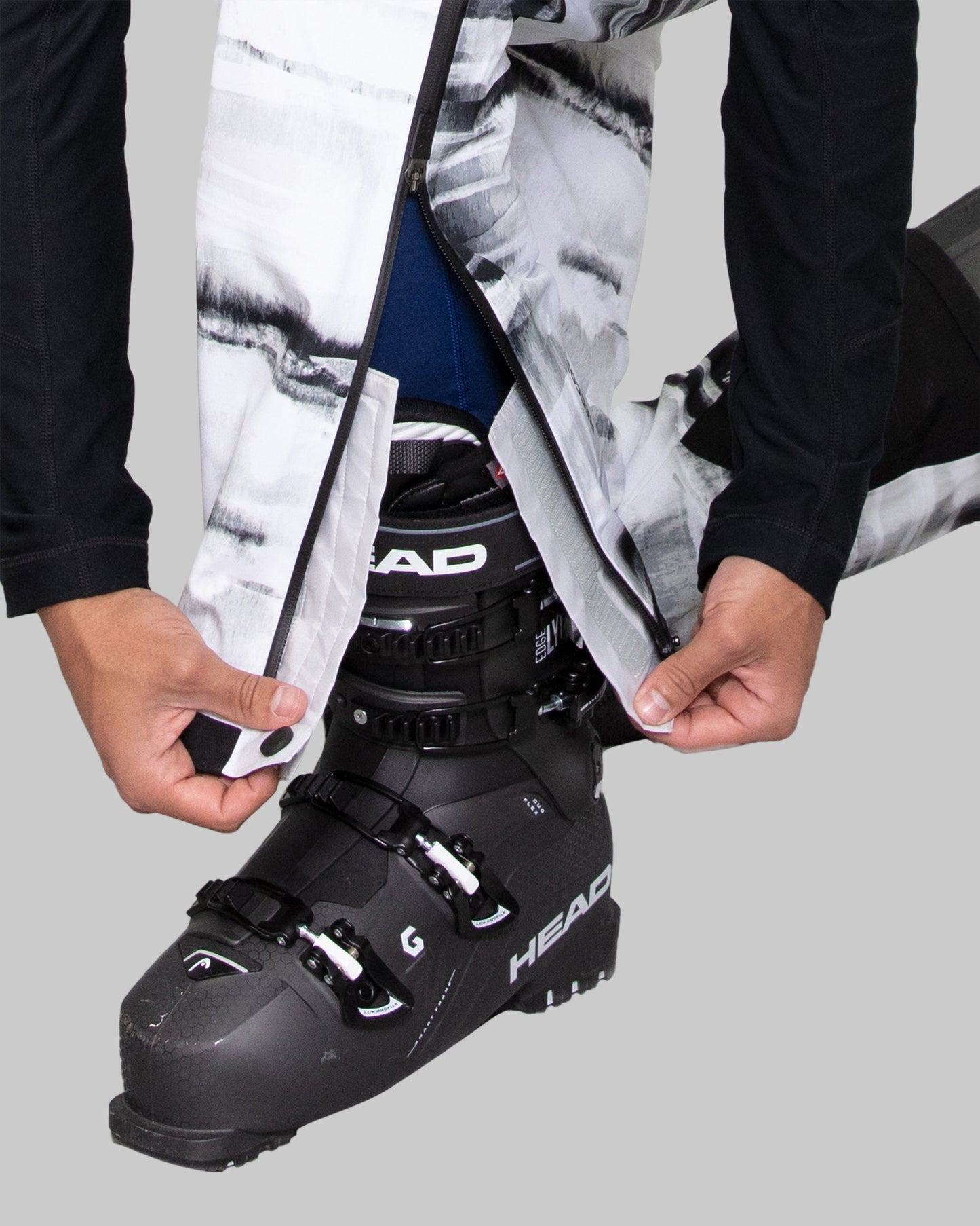 Adjustable, water-resistant powder cuffs with gripper elastic | Protection from the elements was the prime goal of the design process of these cuffs. Boot gripping elastic ensures top-tier performance.