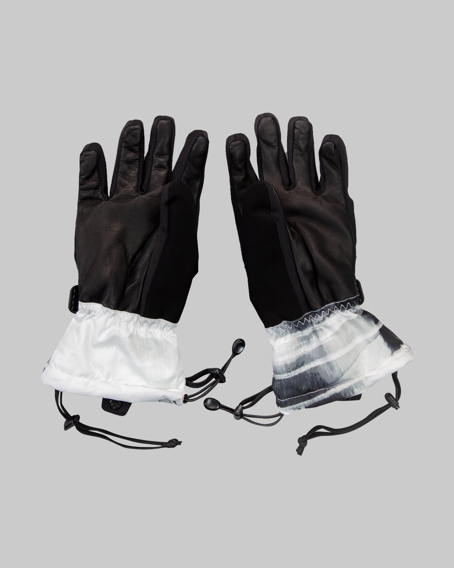 White-Out | 3 / MQNBCK