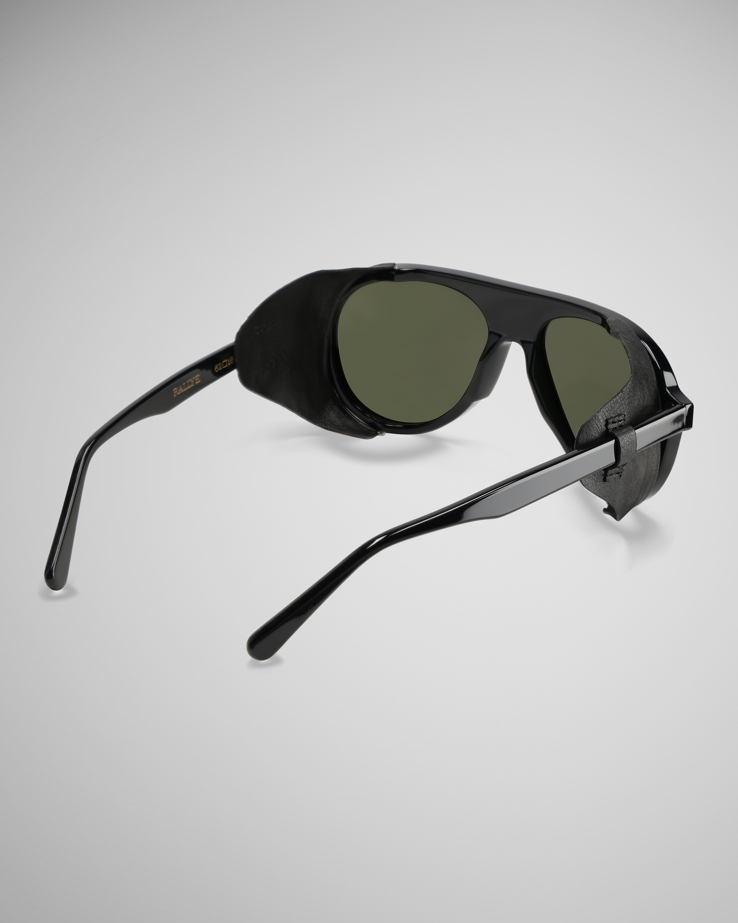 Black Polarized